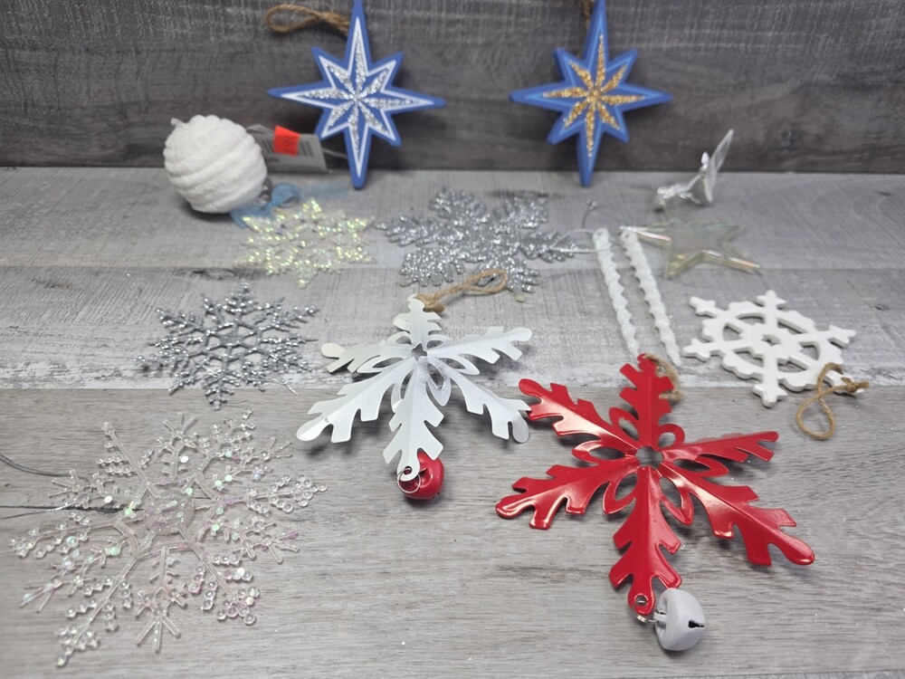 Lot Snowflake Christmas Ornament Figurine Of 11 Glass Arcylic Wood Metal Bin317